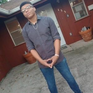 Meet your Posher, Levi